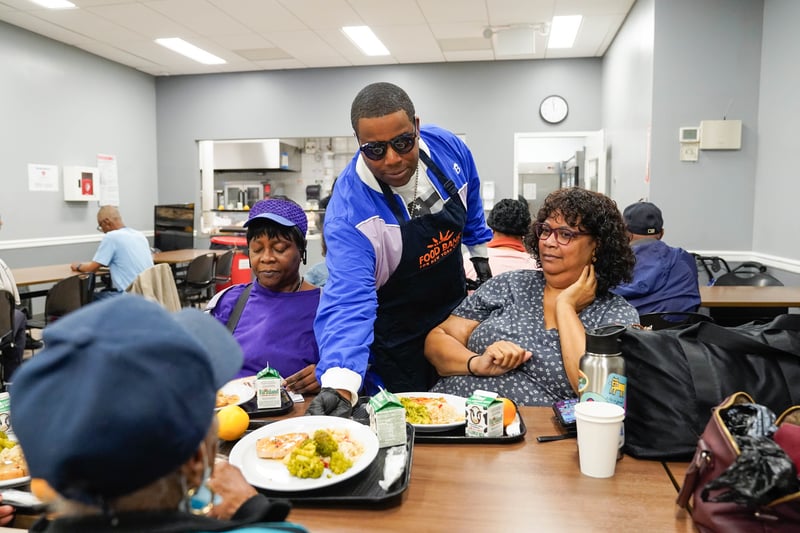 Kenan Thompson serves seniors at Food Bank For New York City Community Kitchen.